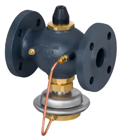 Danfoss-Druckregler mit zwei Flanschen, einem Griff zur Einstellung und einer Kupferleitung, ausgestattet mit einem unteren Gehäuse und einem metallenen Ventilsitz.